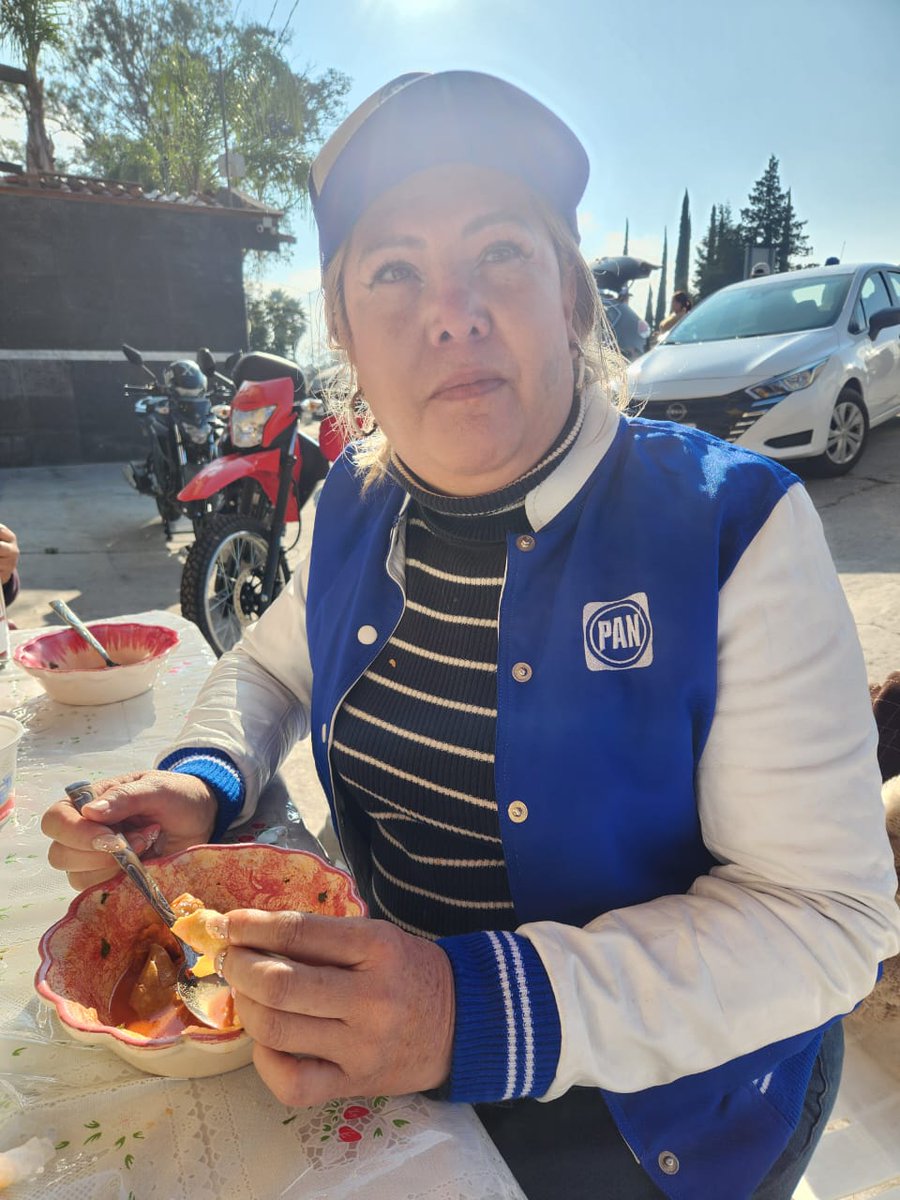 Esther Mandujano tweet media