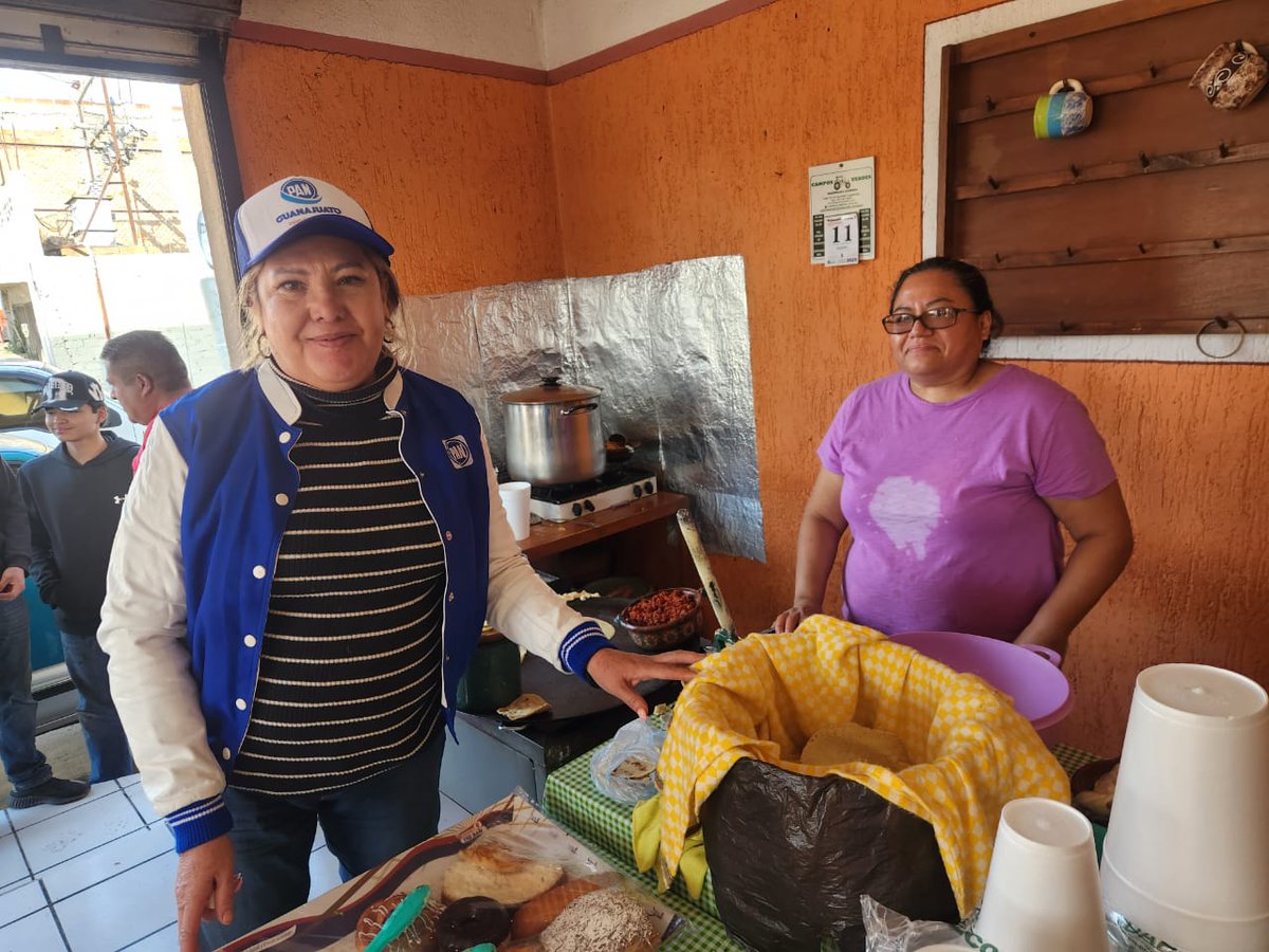 Esther Mandujano tweet media