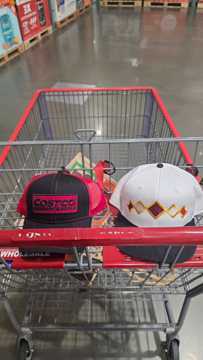 JhonHearerer's tweet image. Costco giving out free hats 🤤