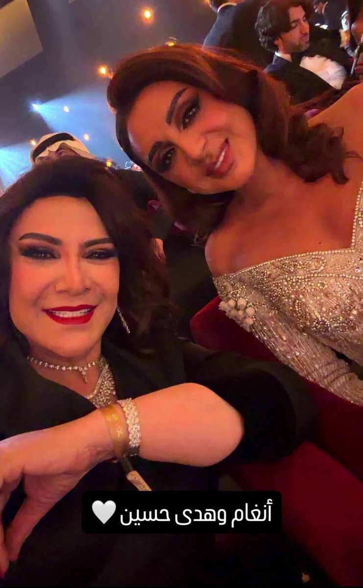 الفنانة القديرة #هدى_حسين تتألق في حفل Joy Awards بمجوهرات من "جواهرجي الأربش" تصل قيمتها لـ 100 ألف دينار كويتي اي ما يفوق المليون و مئتين ألف ريال سعودي!

#JoyAwads 
#جوي_اووردز