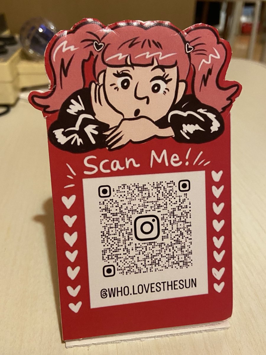 出店強化期間💞かわいいの作りました
よく見ると粗いけど私にしては上出来！

こういう展開図的な立体工作本当に苦手！ピシッとやらないと作れないものが性格的に無理😂😂
粘土みたいなのは得意なんだけどね〜！