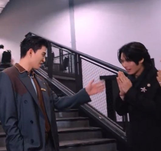 mntlism's tweet image. ละคนถือหุ้น one enterprise บริษัทพ่อของ gmmtv มายืนไหว้ กุให้เลย ค่ายปั่นแห่งปี 55555555555555555555 ชอบตรงน้องวินก็เล่นกับเขาด้วย โคตรน่ารักก