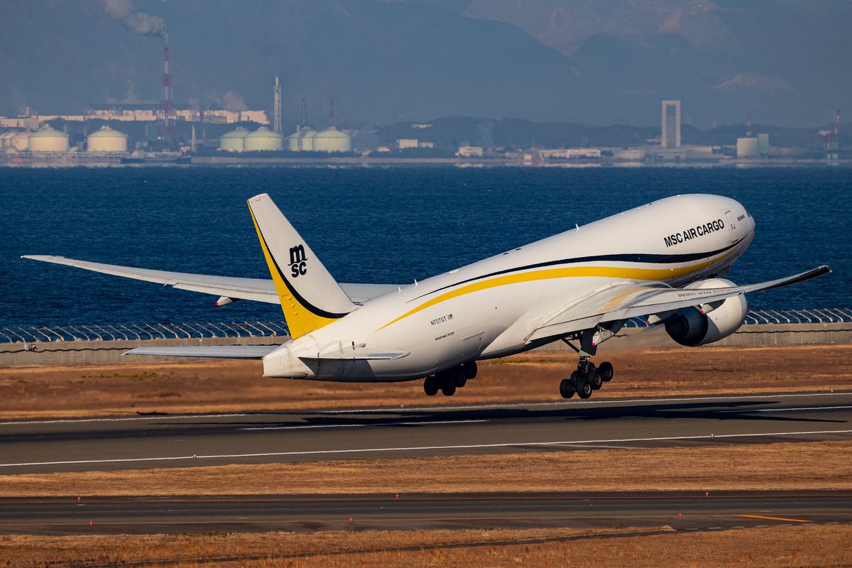 twr747's tweet photo. １／１０
GTI/5Y3019
B777-F   N707GT

GTI/5Y4312
B747-4H6(LCF)   N718BA

CLX/CV5696
B747-4EVF(ER)   LX-NCL
超弾丸遠征でセントレアと小松へw
NCLは再リベンジしたいっすね( https://t.co/zYwAlVmyIw