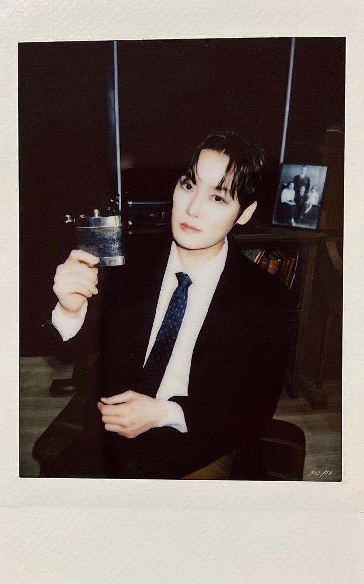 #Knock_Knock_Knock_폴라가_찾아왔어
#회개할_시간에_폴라_두_번_뽑아
#영원한_건_우리_폴라뿐

맨 먹음이 지터…🐈‍⬛