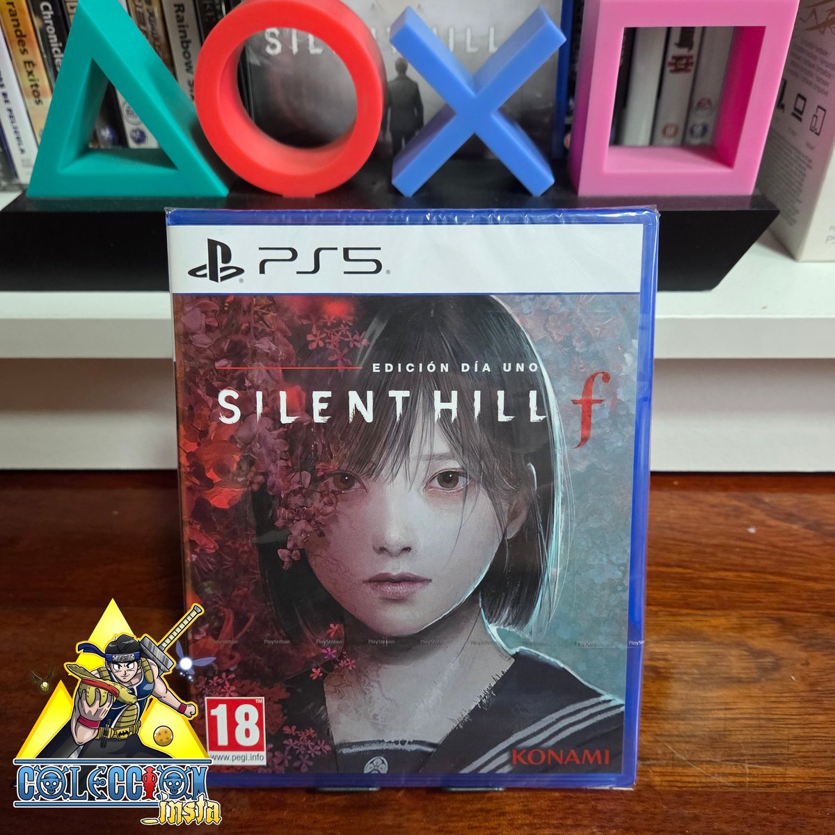 Coleccion_inst's tweet photo. ¡Hoy toca hablar de #SilentHillf en PS5! 🌸⛩️ Una de las apuestas más arriesgadas de la saga. Al llevar el horror psicológico al Japón rural de los años 60, rompe con lo tradicional para abrazar un terror botánico donde las flores son sinónimo de muerte. https://t.co/F8dQK2tbR3
