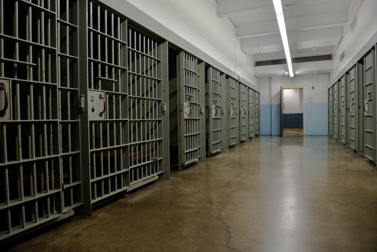 Libertas's tweet photo. If you’re a Utah taxpayer, here are some numbers that should bother you:

It costs over $150 per day to keep someone in prison. Meanwhile, 60–65% of people released from prison are back within three years, often for technical violations.

That’s an expensive way to pretend we’re fixing problems we’re actually recycling.

Before spending taxpayer money to reopen prisons or pass more bills increasing criminal penalties, we need honest data and transparent answers.

Details: https://t.co/MPOgfPgt6O
