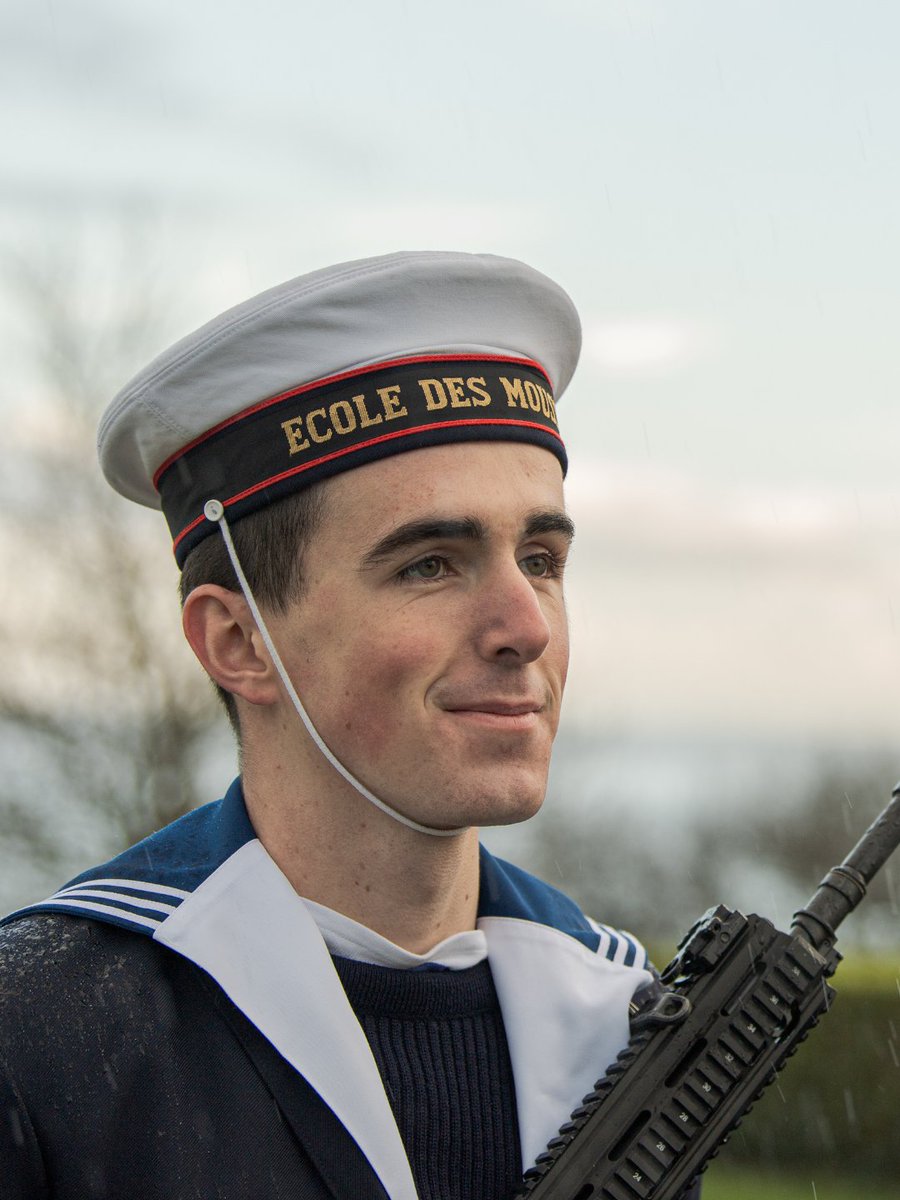 MarineNationale's tweet image. #PAD |410 maistranciers et 152 mousses ont été présentés à leurs drapeaux aujourd’hui à Brest⚓️🇫🇷, lors d’une cérémonie présidée par l’amiral Nicolas Vaujour, chef d’état-major de la Marine.
Un moment fort, symbole de l’engagement de la jeunesse.
#400ansMarine