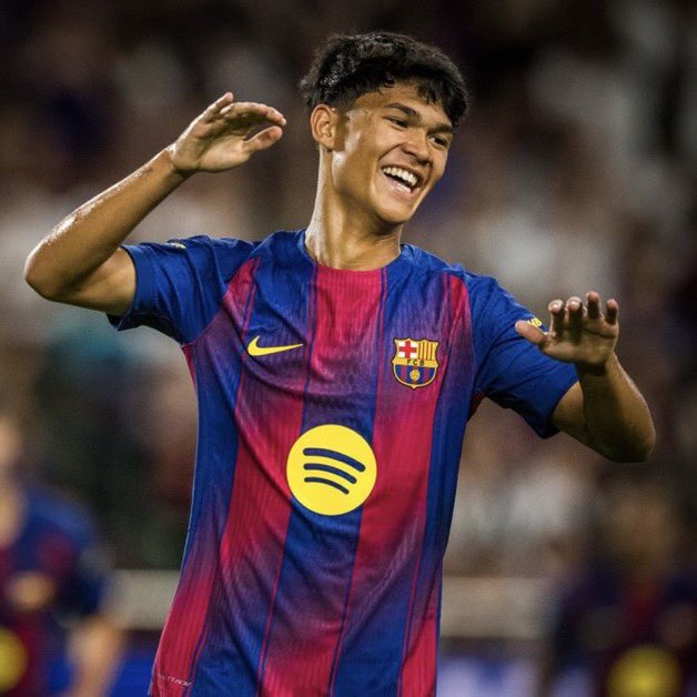 fcbisprime's tweet image. 🎙️Hansi Flick: “Quiero decirles a los jugadores de La Masia: somos el FC Barcelona. Aquí podéis crecer, porque entrenáis cada día con los mejores jugadores del mundo y contáis con el apoyo de todos nosotros.”

“Si quieres jugar en el Barça, tienes que hacerlo con todo tu corazón.…