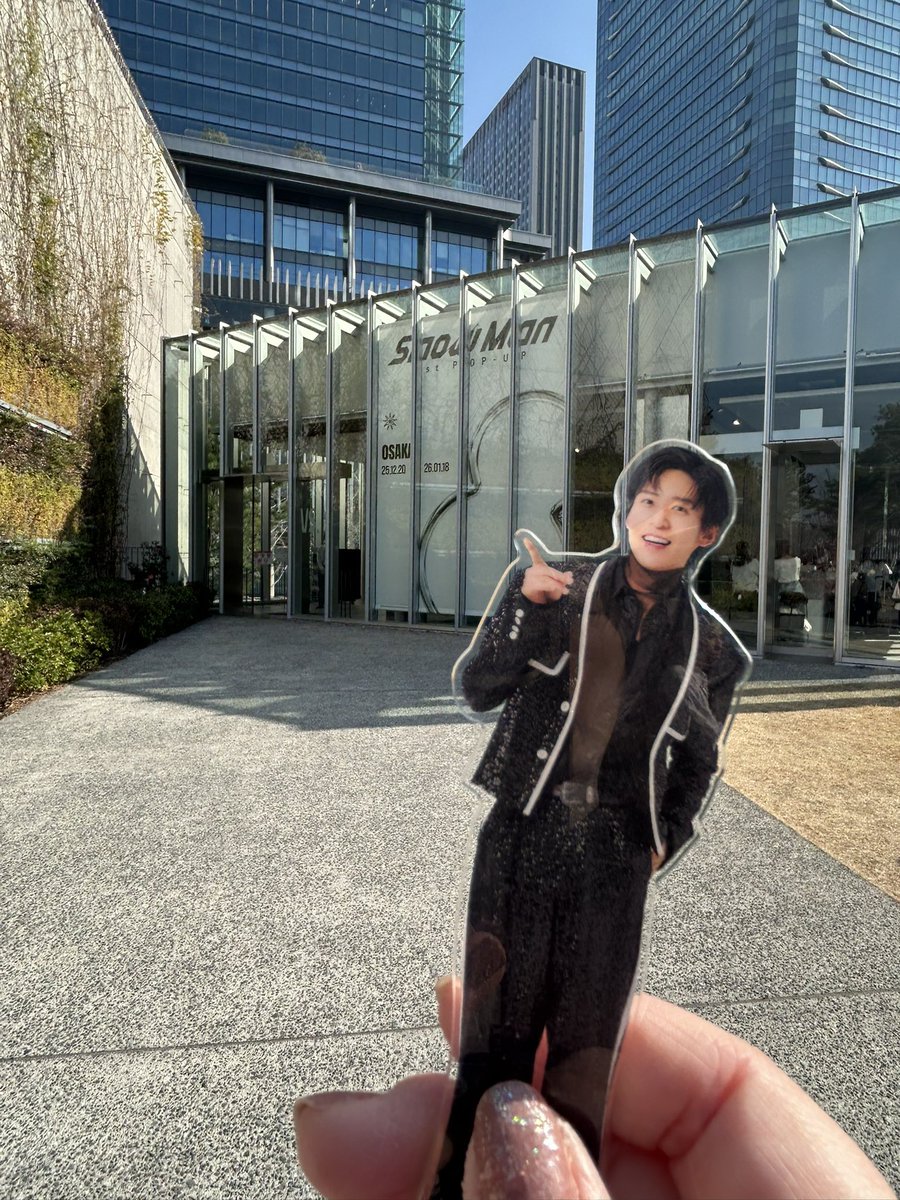 ここがSnowManのPOPUP大阪場所です⛄️と教えてくれるめめちゃんです