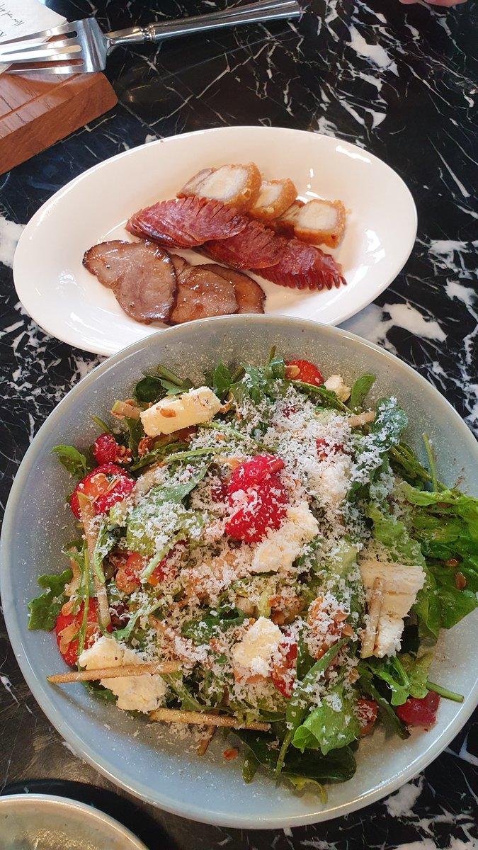 wiwa_ari's tweet image. เฮียเทสดี เลือกร้านเก่งมาก
บรรยากาศดี อาหารอร่อย
มีโอกาสได้ไปตามรอยร้านที่เฮียแนะนำแล้ว 😆
@Siriwan15137820 
@hiruntrakul
@ArtyGowan
ขอบคุณพี่ๆที่ตามใจ พาไปเที่ยว ไปทานอีกแล้วค่ะ 😆
เติมนุช เติมใจ 💓
@Poony06804624
@palitsupporter อบอุ่นใจทุกครั้งที่ได้เจอกันค่ะ 🥰
#เป๊กผลิตโชค