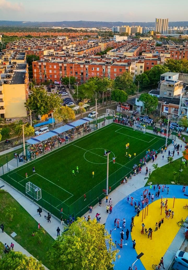 <a href="/FundadorHeroico/">Joshua Palacio🏴🕯️🇨🇴</a> <a href="/TranscaribeSITM/">Transcaribe S.A.</a> En 17 días de 2026, entregamos: 

✅️ 2 calles y anunciamos 35 kilómetros de vías nuevas en las 3 localidades. 

✅️ Entregamos el hospital público más moderno de la zona Norte, en Canapote. La próxima semana entregamos el de Mandela. Dos elefantes blancos rescatados. 

✅️