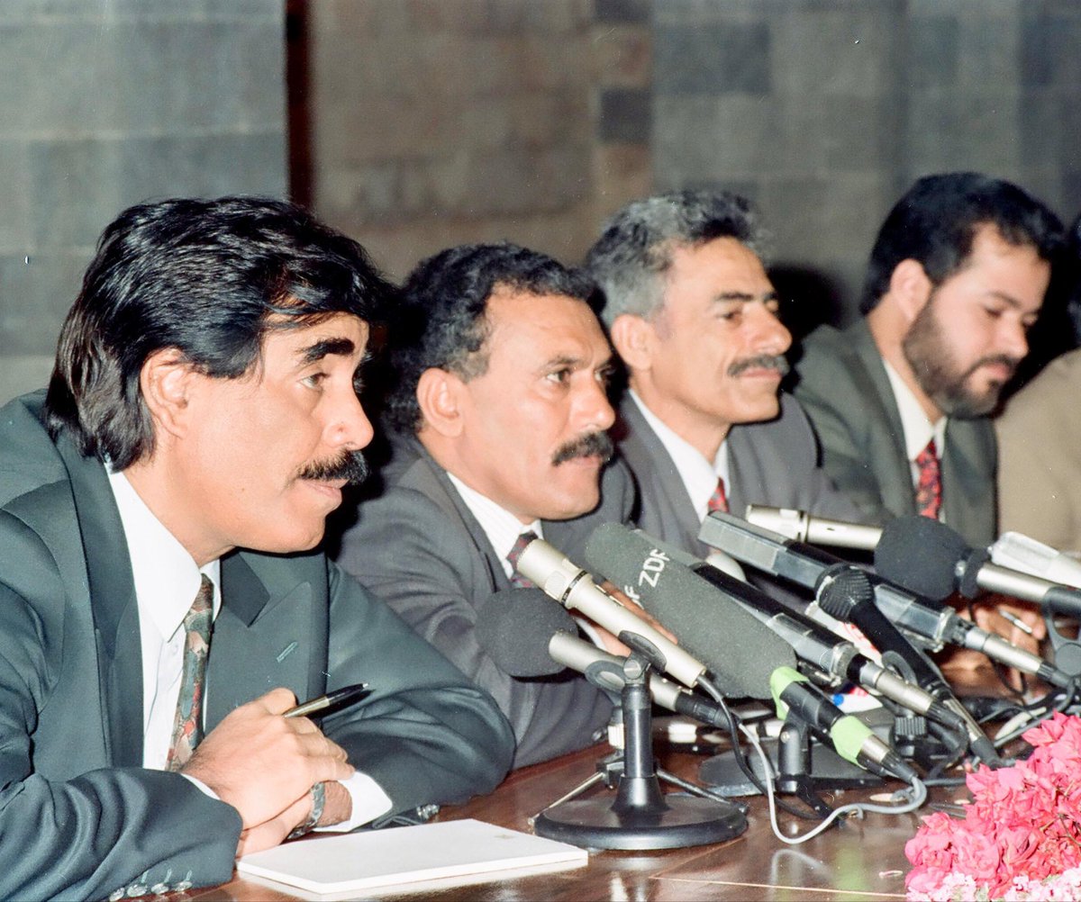 رحم الله المناضل علي سالم البيض، أحد الرجال الكبار في التاريخ اليمني، وبطل الوحدة والديمقراطية الحقيقي.

عرفتُ الرجل بعد تولّيه قيادة الحزب الاشتراكي اليمني، عقب أحداث 13 يناير الدامية مباشرة، وكنتُ حينها الأمينَ العامَّ المساعدَ لجبهة 13 يونيو للقوى الشعبية، والقائمَ بأعمال