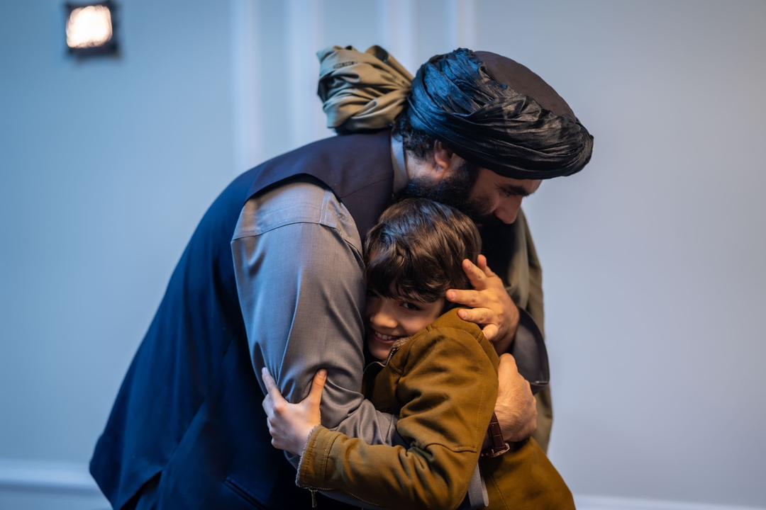 د داسې نظام اوداسې رهبریت ناشکري هغه څوڪ کوي چې په غربي ،کفري عقیده لوی شوی وي او ټول عمریې حلال رزق نوي خوړلی .
#سراج_القلوب_حفظه_الله