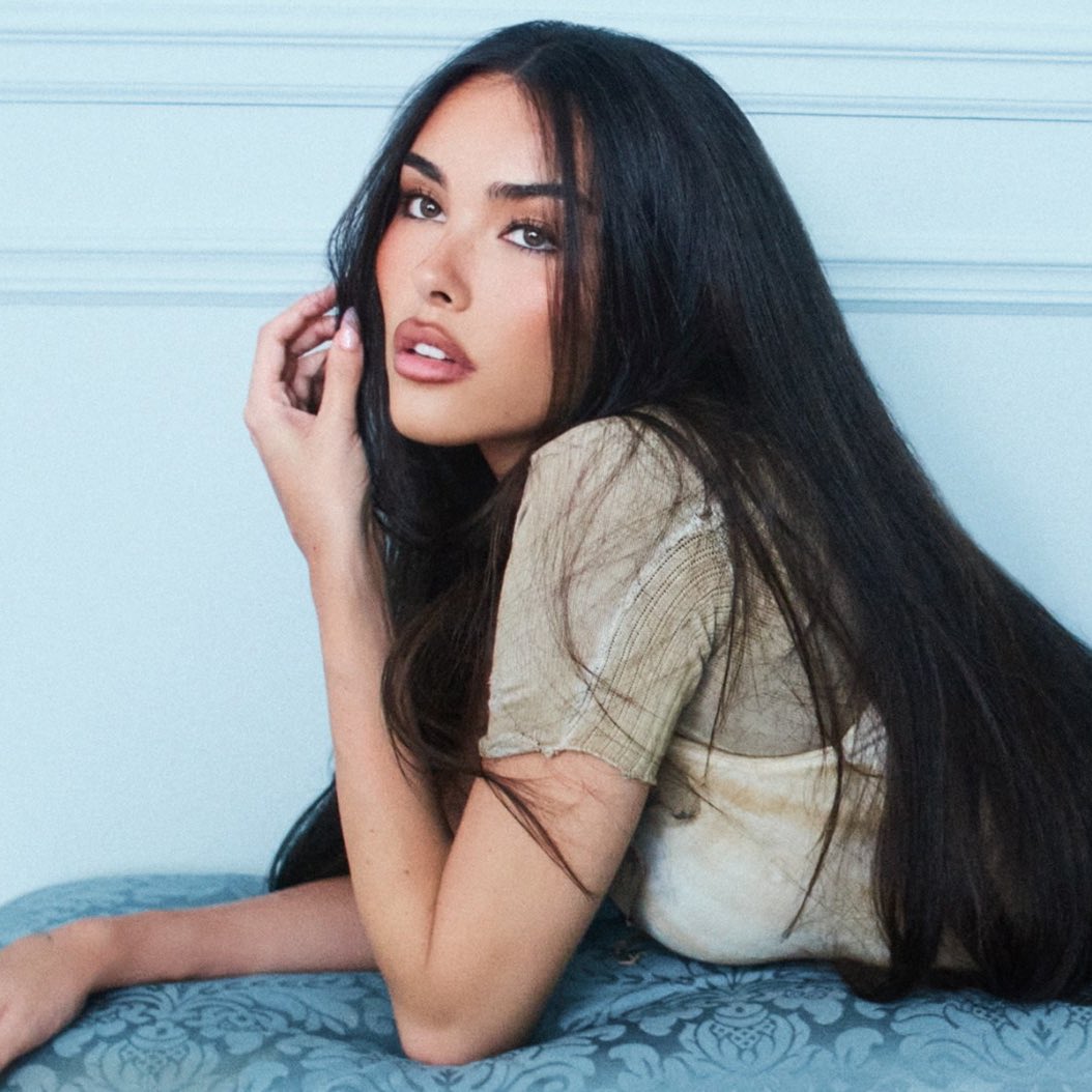 ChartMexican's tweet image. Mayores debuts por Artistas femeninas en Spotify 2026.

#1. ‘bad enough’ • Madisson Beer — 1,261,613
#2. ‘Where's My Phone?’ • Mitski — 1,053,985
#3. ‘Wall of Sound’ • Charli XcX — 1,009,714 
#4. ‘Belladona’ •  Kenia Os — 932,368
#5. ‘Wish I Didn't’ • Megan Moroney — 718,622