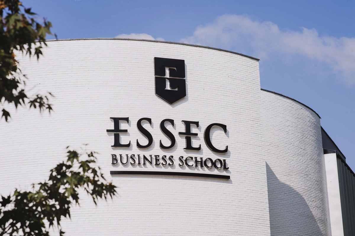 yamotopapi's tweet image. Le starter pack des gens au dîner en question