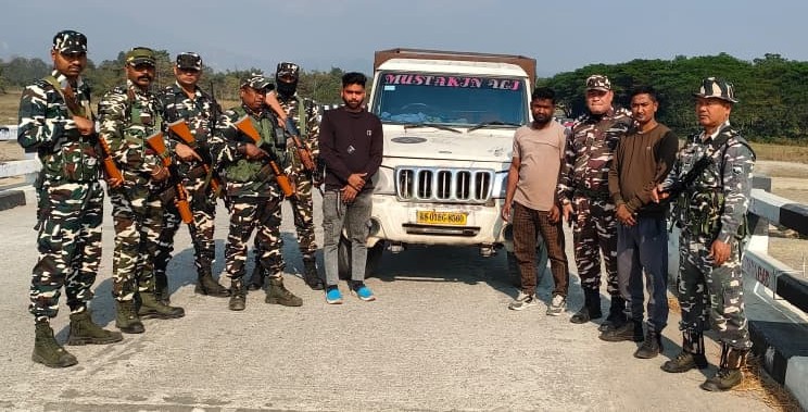 On 15.01.2026 under the guidance of Sh. H.K. Gupta, Comdt, 24 Bn SSB Rangia, BOP Bihangapur in coordination with Forest Dept. Kumarikata conducted a joint operation along the Indo–Bhutan border, seizing illegal wooden logs, Bolero pickup and apprehended 2 persons. 
#SSB 
#24BnSSB