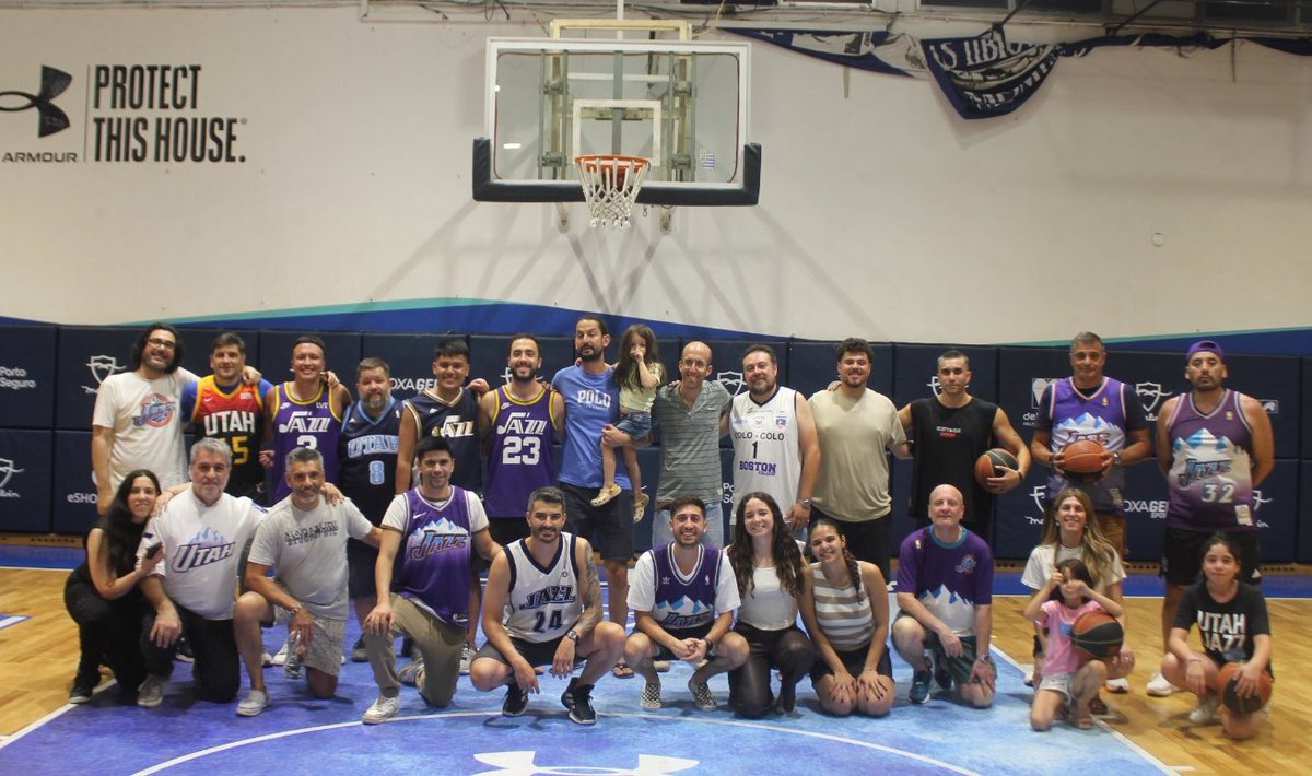 UtahJazzEspanol's tweet photo. Una gran familia que HOY se va a cumplir el sueño máximo. ✨💜

Nos vemos en Salt Lake City, @utahjazz 

#TakeNote https://t.co/GbBFPhO0Sn