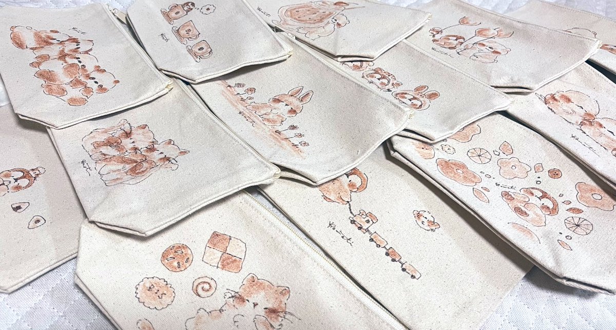 今日の深夜作業は手描きポーチ！描けた！！！！ 明日(今日)お品書き