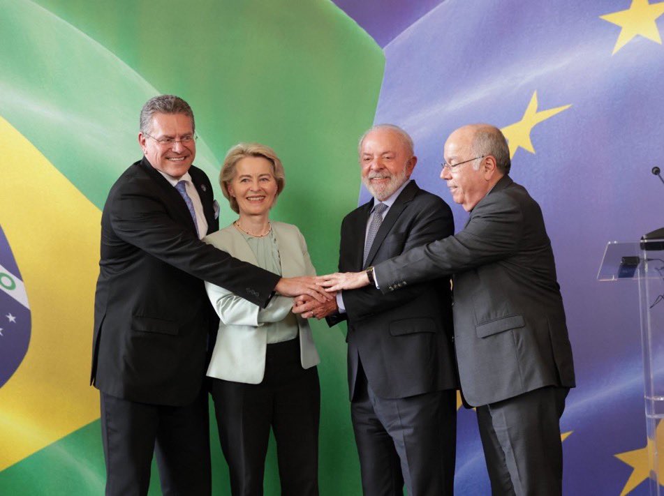 Czy polski minister rolnictwa przeczytał już w końcu umowę z Mercosur? Czy za dużo stron? Lepiej, żeby pan Krajewski się za to zabrał, bo szefowa Komisji Europejskiej Ursula von der Leyen właśnie przeprowadza „triumfalny” objazd po Ameryce Południowej. Jest szczęśliwa, że udało