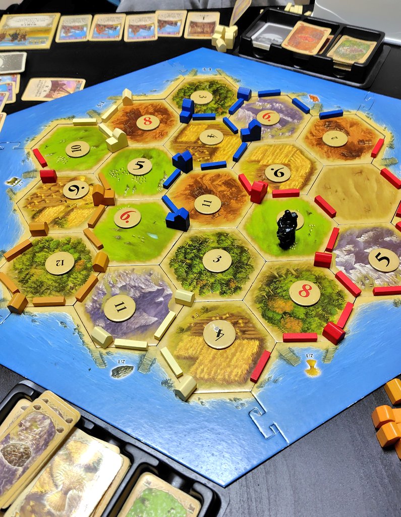 はー、カタン楽し過ぎた。そして全敗！！😭
何度やっても奥深いボードゲームやで…