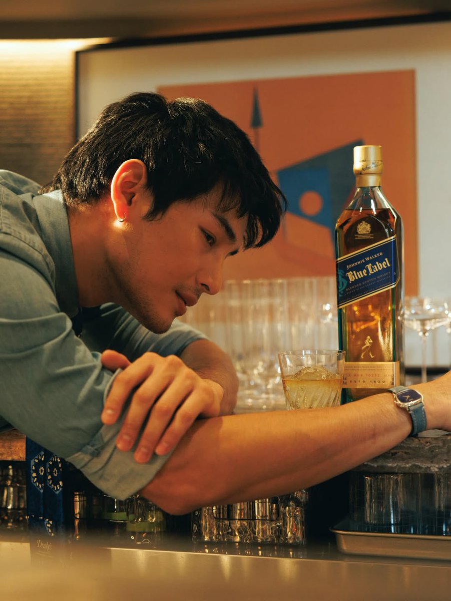 Airy_JC's tweet photo. เมื่อ Johnnnie WalkerXApoสิ่งแรกคือเปิดตู้ของสะสมทันที
👉 Johnnie Walker Miniature Collection 
เก็บมานานเก็บไว้จนลืมเสียดายกล่องมินิเซทที่บอกประวัติโดนน้ำท่วมเซทนี้ขุดออกมาจากโคลนฉลากหลุดไปบางส่วน

#JohnnieWalker
#ApoNattawin #JWBlueLabel
@Nnattawin1 https://t.co/bSMBq60n19