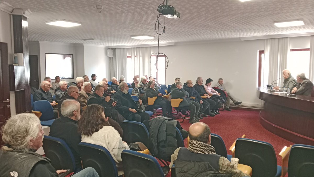 🔵Ankara’da “Ortadoğu ve Kürdistan’da Son Siyasal Gelişmeler” forumu düzenlendi. 

Sosyalist Mezopotamya dergisi tarafından organize edilen etkinlikte Sinan Çiftyürek konuştu, KKP PM üyesi Ergül Karagöz moderatörlüğü üstlendi.