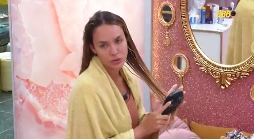 tracklist's tweet image. — “Ele tá se passando (...) É uma necessidade de aparecer no jogo”

Sarah Andrade sobre Pedro em conversa com Jonas. #BBB26