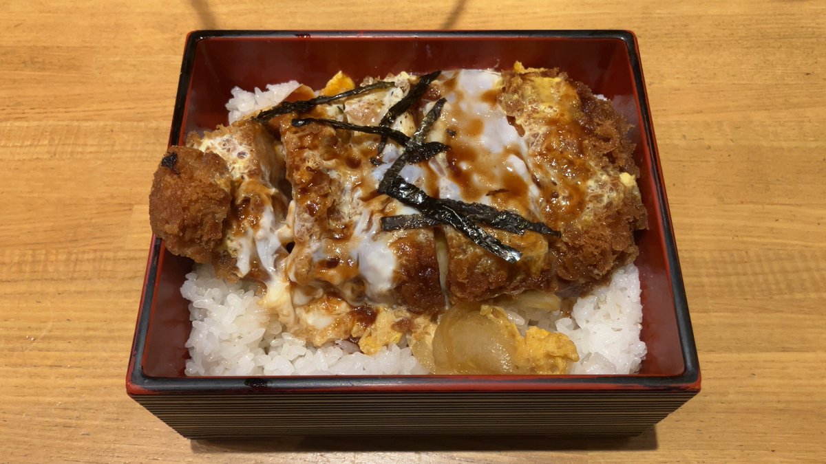 Watacker401's tweet image. newjeansハニとミンジが開店まで待ってまで行って、コナンの青山先生が訪れるというので気になってた｢とんかつ げん田｣へ。
当然美味い！