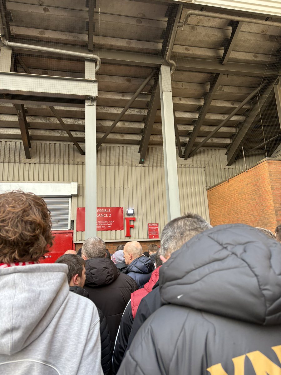 30 minutes before btw #LFC it’s kicked off.