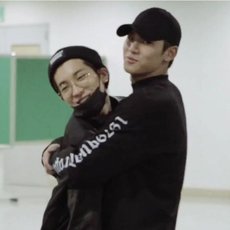 wwkoyang2's tweet photo. ㅅㅂㅌ: 멤버들도 이제 한계다. 그냥 나가 살아라. 주거환경 탓, 카메라 탓, 사회적편견 탓 하지마라. 멤버도 회사도 충분히 기다려줬다.
ㅁㄴ: 네♡ https://t.co/twqny9iDw8