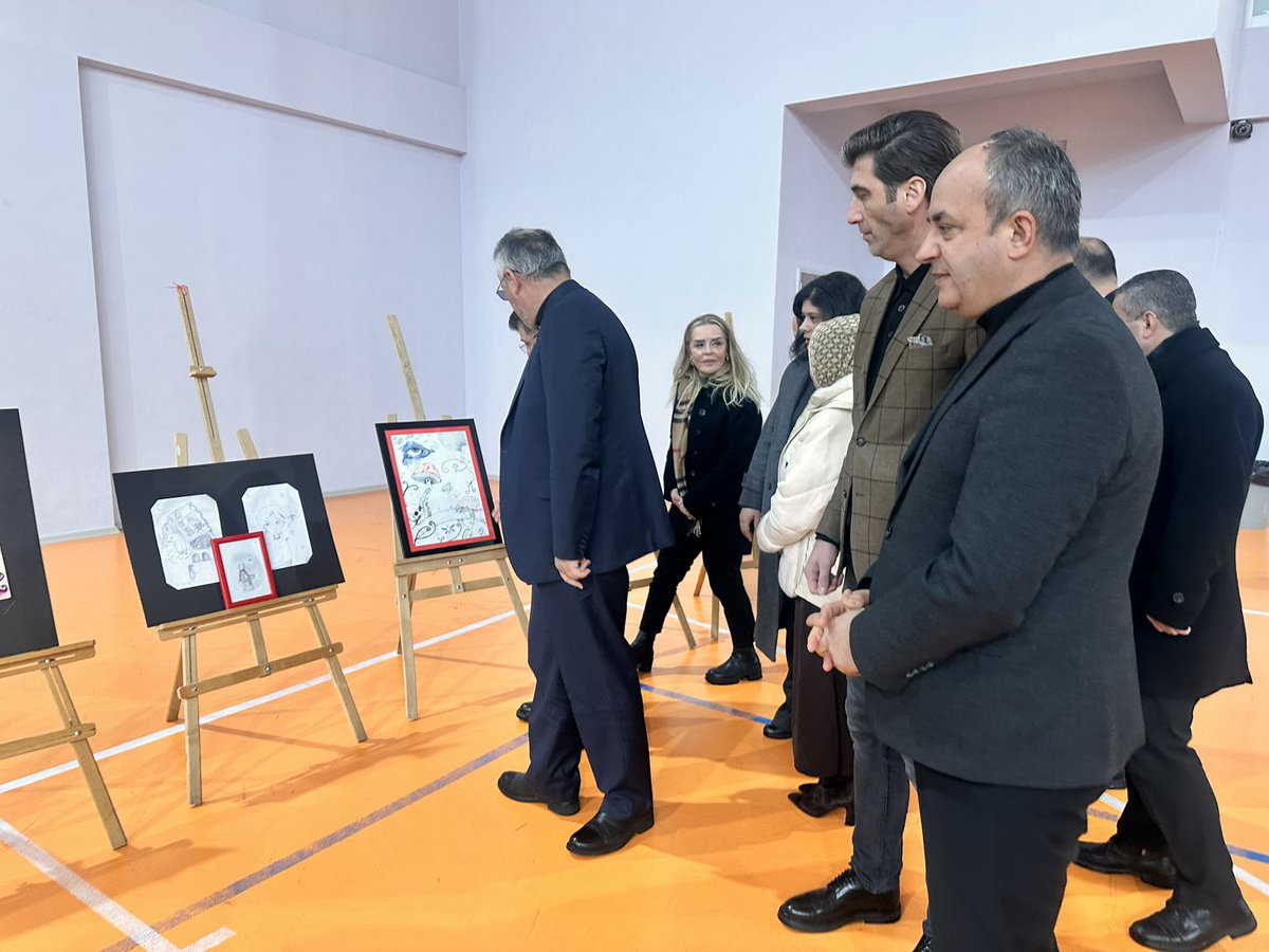 GSB_BafraGM's tweet photo. ODES (Okul Destek Projesi) kapsamında, Bafra Sosyal Hizmetler Birimi aracılığıyla teknoloji bağımlılığı eğitimi, resim sergisi ve yemek programı gerçekleştirdik. Gençlerimizin sosyal bağlarını güçlendiren bu anlamlı çalışmada emeği geçen herkese teşekkür ederiz. 
 #gsbgm #bafragm https://t.co/mUQdrofGR9