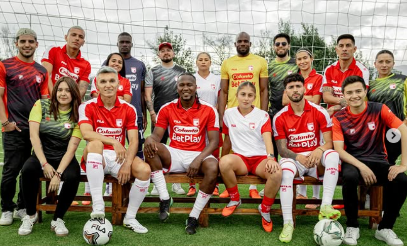 PielCardenal's tweet photo. [ 🧵HILO] Opinión  sobre la indumentaria 2026 de @SantaFe https://t.co/q3ts9WOklZ