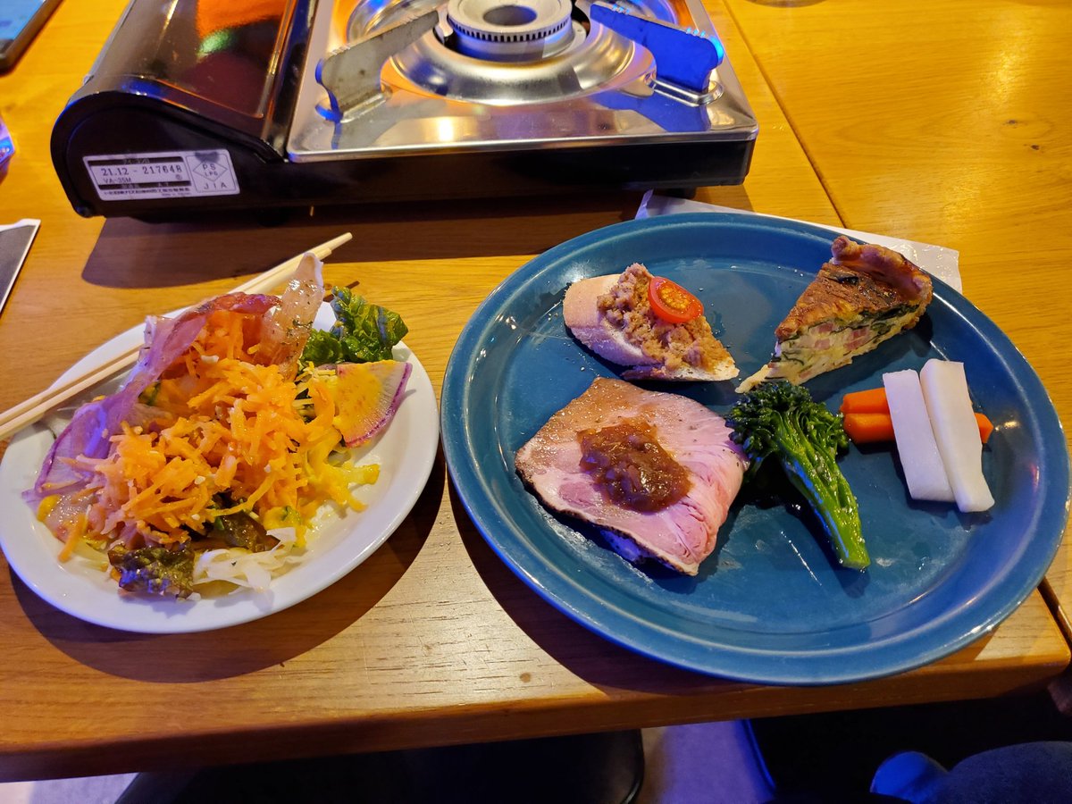 DFGRNT's tweet image. #ラジホケ さんの福豚しゃぶしゃぶ新年会、初めて参加させて頂きました！！
前橋ウィッチーズの話題でめっちゃ楽しかったです😉👍️🎵
2次会にも参加させてもらって素敵な時間を過ごさせてもらいました～、ありがとうございました😊

(コロッケ煮た奴、美味しかったです🍴💕)