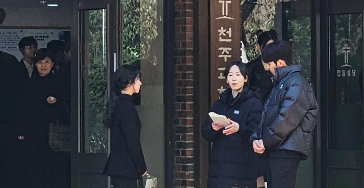 cinedahyun's tweet image. DAHYUN, Seo Hyunjin &amp;amp; Lee Siwoo rehearsing for #LoveMe