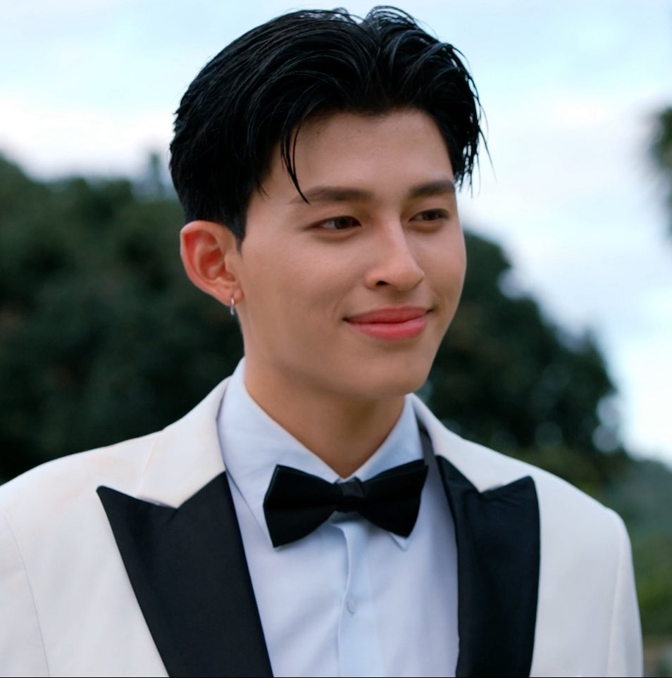 ppnaravit_home's tweet photo. จบบริบูรณ์อย่างสมบูรณ์แบบ | @ppnaravit 

ขอบคุณปอนด์ที่เข้ามาเป็นคุณธีร์ที่สมบูรณ์แบบมาก ๆ บทคุณธีร์เป็นอีก 1 บท ที่ปอนด์อยากเล่นมันมาก ๆ และปอนด์ก็ทำมันออกมาได้ดีมาก ๆ เก่งมากรู้ตัวมั้ย ที่ผ่านมาภูมิใจในตัวปอนด์มาก จริง ๆ ไม่รู้จะเอาคำไหนมาพูดกับปอนด์ เพราะปอนด์ทำมันออกมาดีทุกอย่างจริง ๆ ขอบคุณนะที่มาอยู่ตรงนี้ มาเป็นแสงสว่างในวันที่เหนื่อย หรือ เศร้า ก็มีปอนด์ที่อยู่กับพวกเราตรงนี้เสมอ ยินดีที่ได้รัก และ รู้จักปอนด์นะคับ คนเก่ง ปีนี้ และ ปีต่อ ๆ ไป จะมีพวกเราคอยสนับสนุนเสมอนะคับ คนเก่ง รัก 🧡

” เจอกับคุณธีร์ต่อได้ เร็ว ๆ นี้ ใน มีสติแล้วลูกพีช “

 #PeachAndMeSeries
 #MeAndTheeSeriesFinalEP