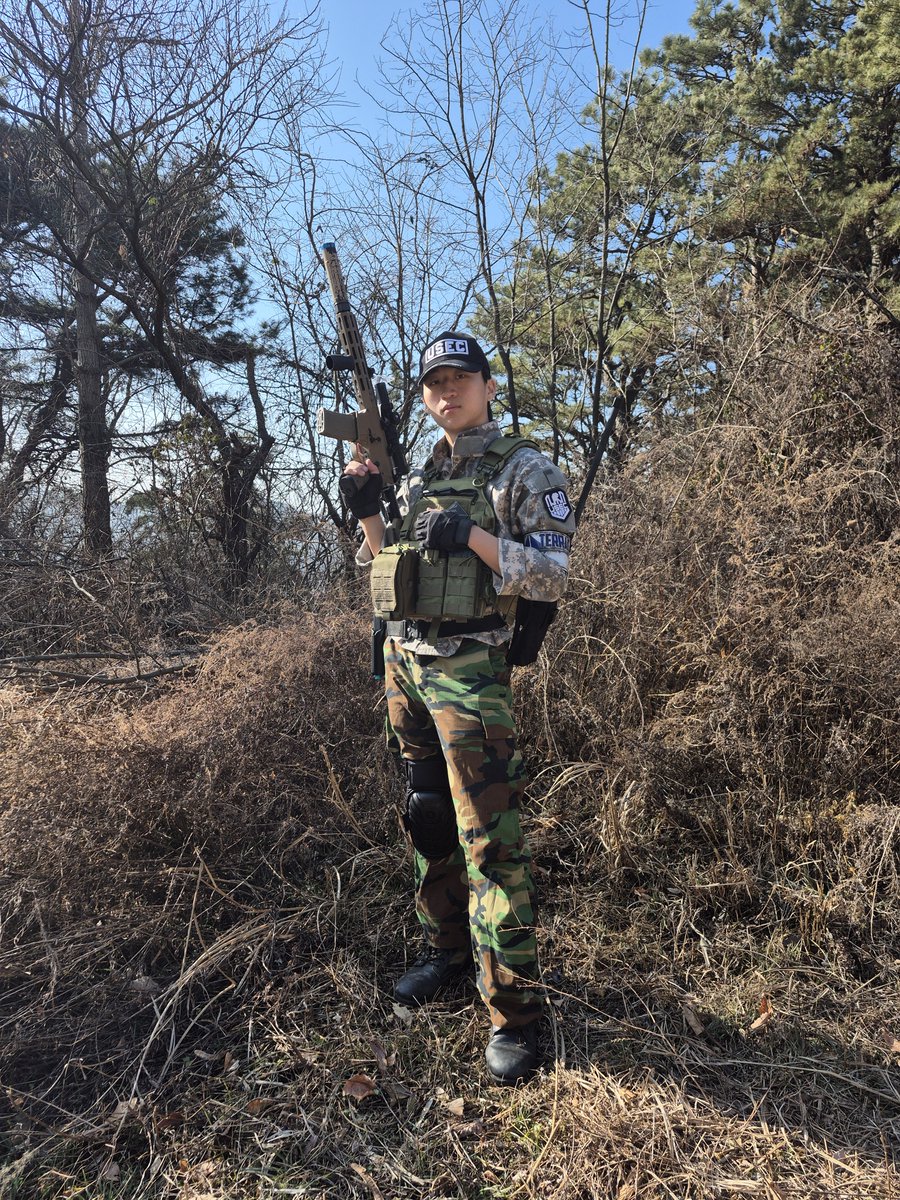 junojuno1560's tweet image. 헤헤 타르코스쪽 서바겜 뛰러 왔어오