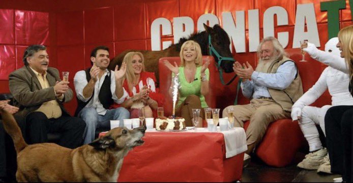 me baje una app de citas para joder nomas y la cantidad conocidas que me cruce es terrible influencers, ex amigas, exes de ex amigas, gente de la secundaria