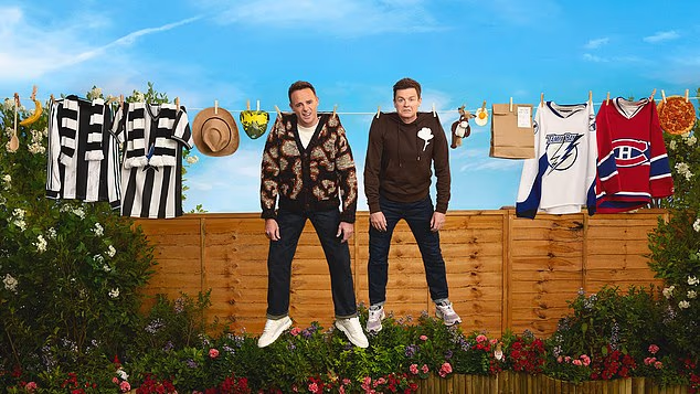 BPINewsOrg's tweet image. Ant and Dec have removed a podcast promo after fans said its imagery was insensitive to suicide. 

The video, shared to promote their new show, showed feet suspended above the ground. 

The presenters apologised and said the clip was deleted after feedback. 

#AntAndDec