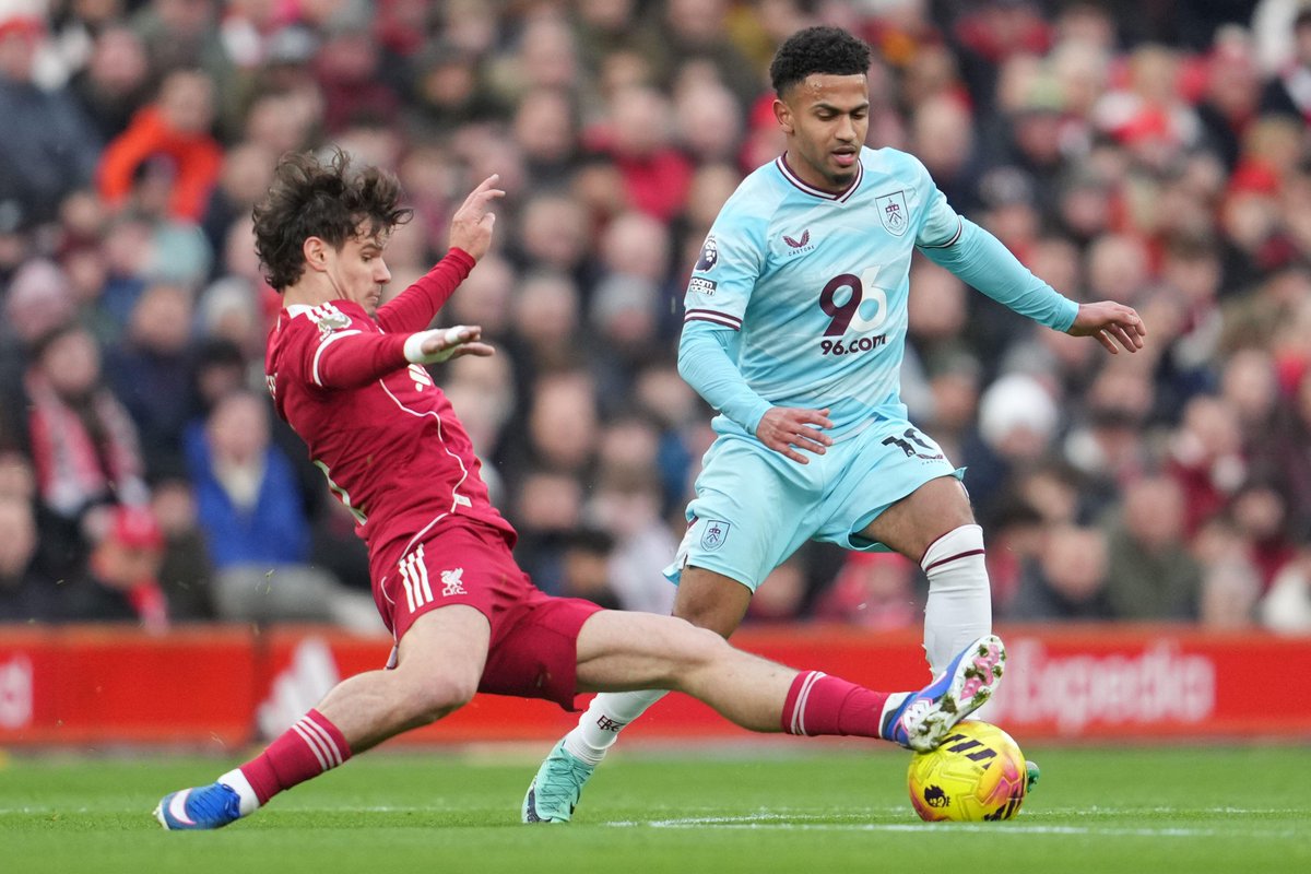 Squawka_Live's tweet image. Milos Kerkez's first half by numbers vs. Burnley:

5 chances created 
4 touches in opp. box 
4 duels won 
3x possession won 
2 tackles 
2 fouls 
1 yellow card 

#LIVBUR