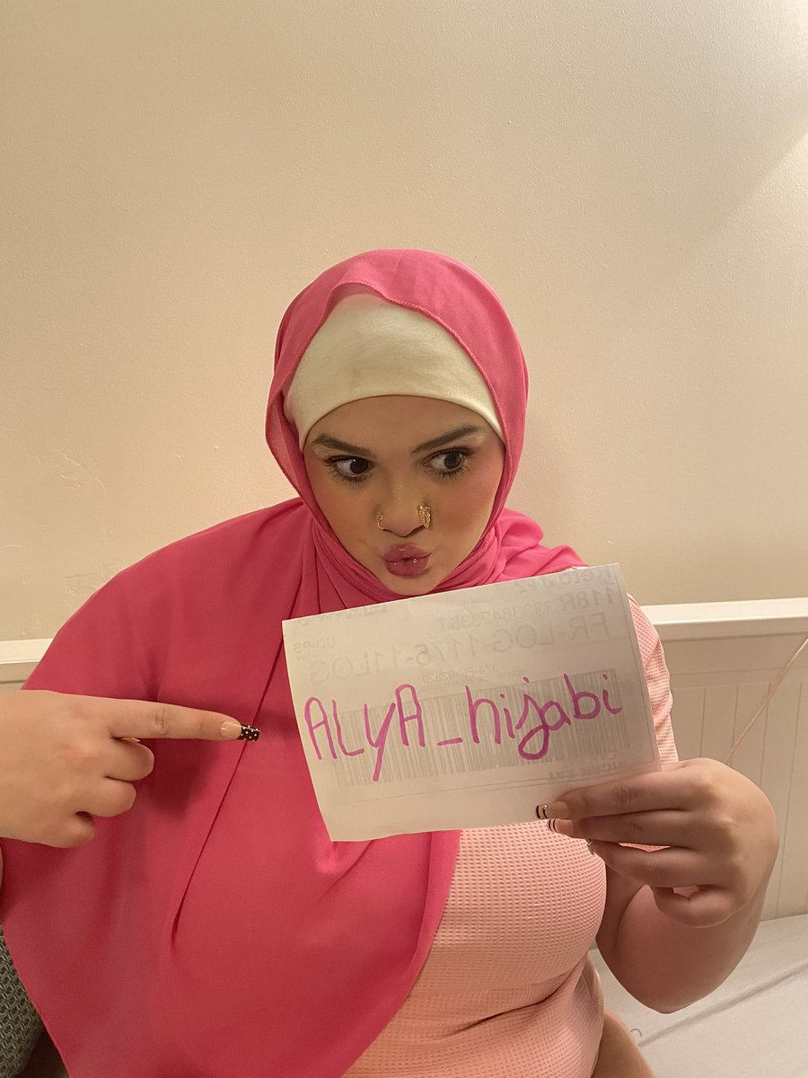 alya_hijabi's tweet photo. Me mettre un like et rt te coute 0.00€ et venir en dm te parler me coute 0.00€ 👀🧕 https://t.co/f8T6h1RjuZ
