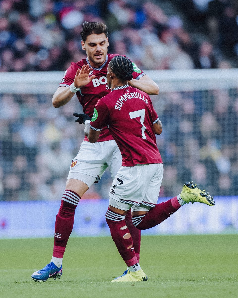 WestHam's tweet photo. Dinos &amp; Cry ✨ https://t.co/h0wGKFeoQE