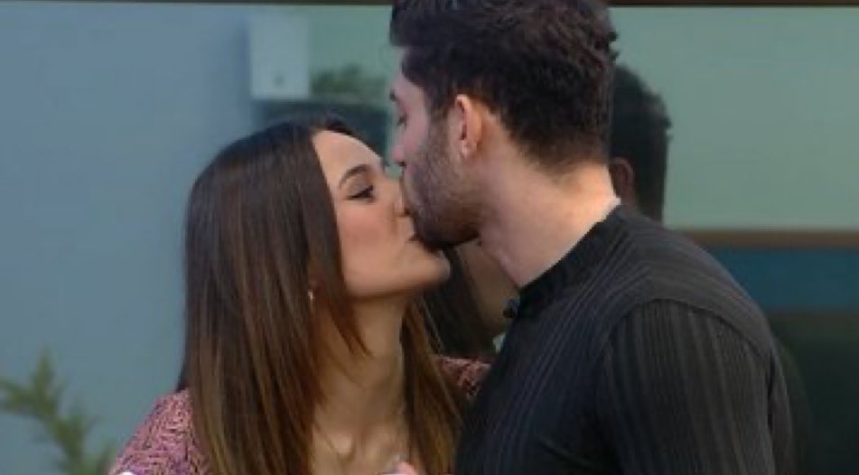 dünya döner tek bir yana doğsun diye gün bir daha

MetsuTek SizHepiniz