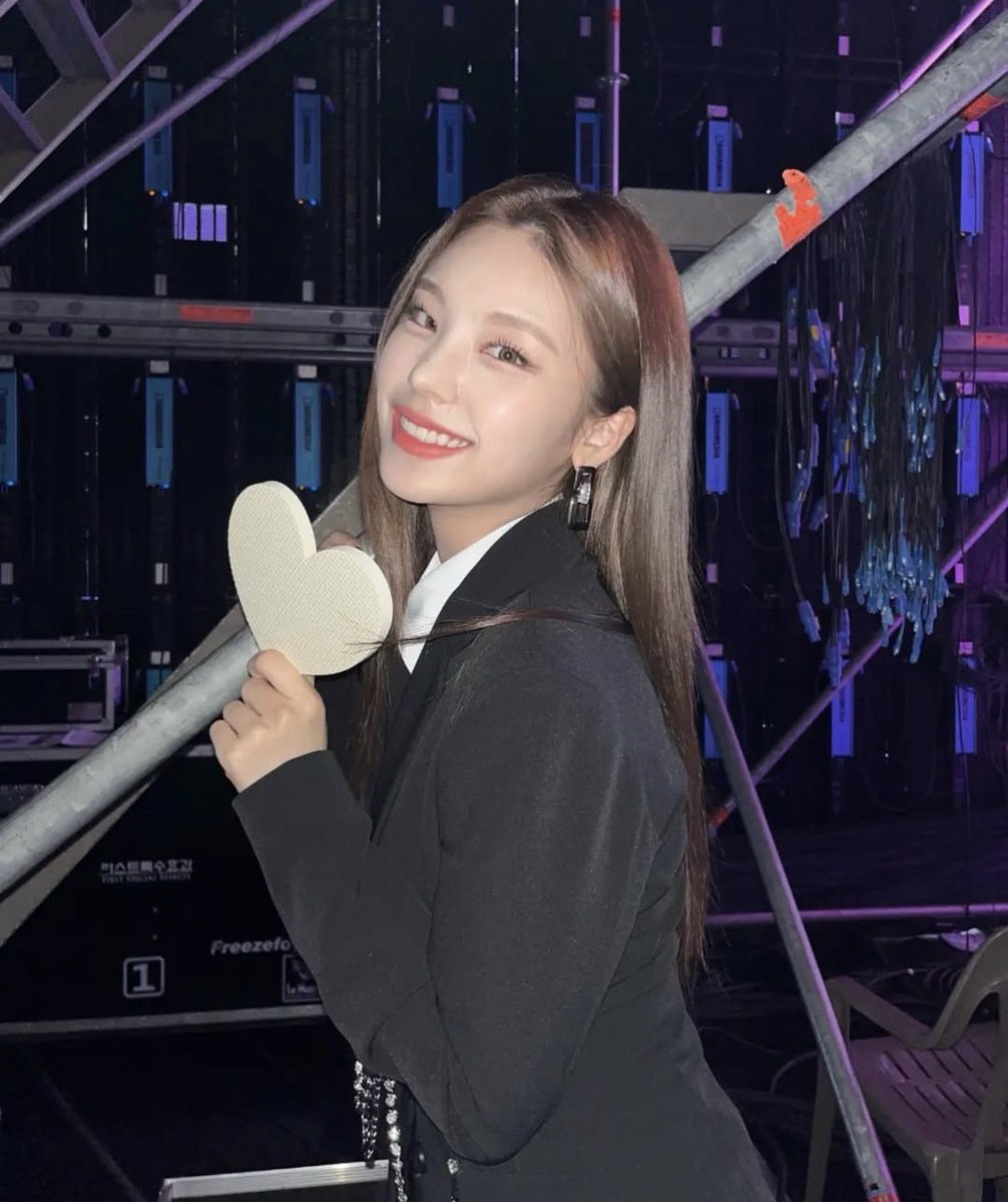 itzy archive tweet media