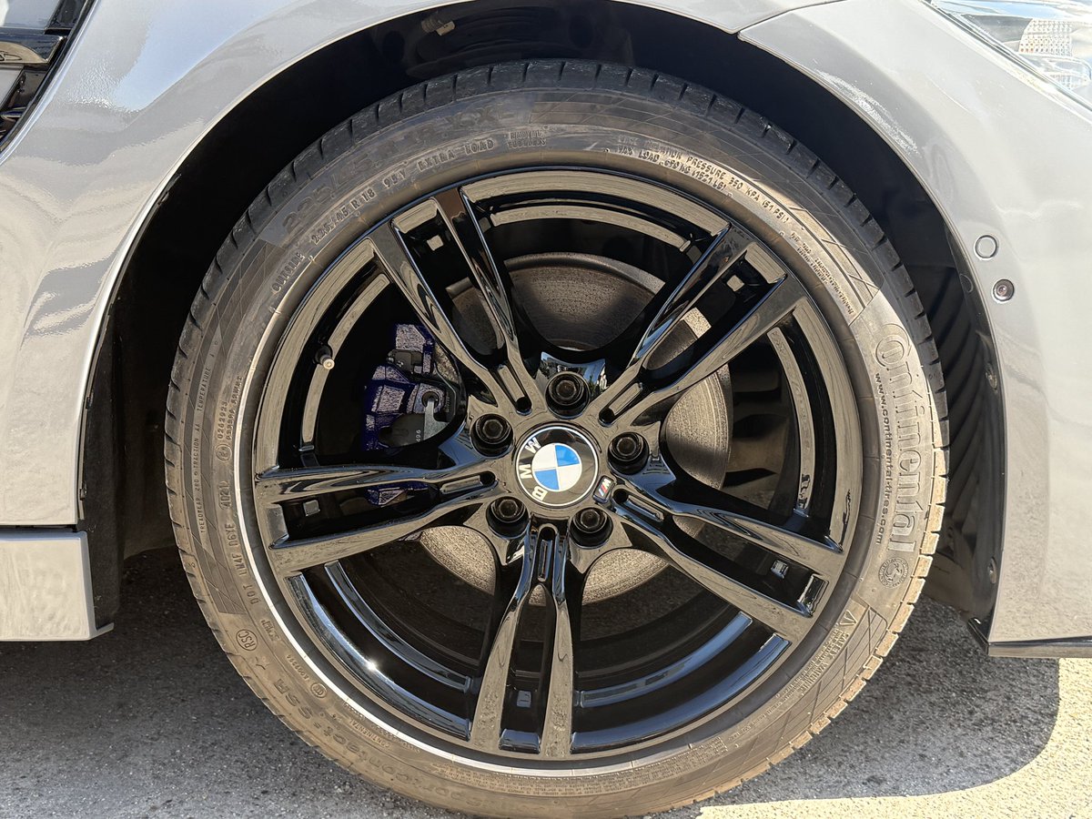 works_fk's tweet photo. BMW 4シリーズ　M4仕様化　全塗装 ナルドグレー　ホイール、キャリパー塗装 https://t.co/SOQZtOTzdr