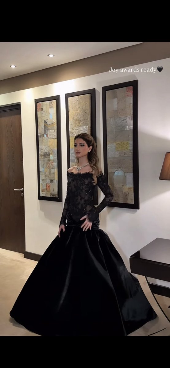 caeyionu's tweet photo. شيرين 🤯❤️❤️❤️❤️!!
واو يالاطلالة https://t.co/T4CXkKfVvD