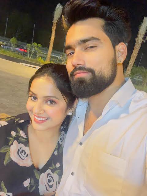 Randomramsena's tweet image. Love Story or Red Flags? Think Before You Leap.

Kanika Sharma + Saqib Saifi
Started with YouTube fame → bought a house → dreaming of a wedding.
Social media shows fairy tales.

Real life demands questions, clarity, and consequences.
Love is blind—but marriage isn’t.
History…