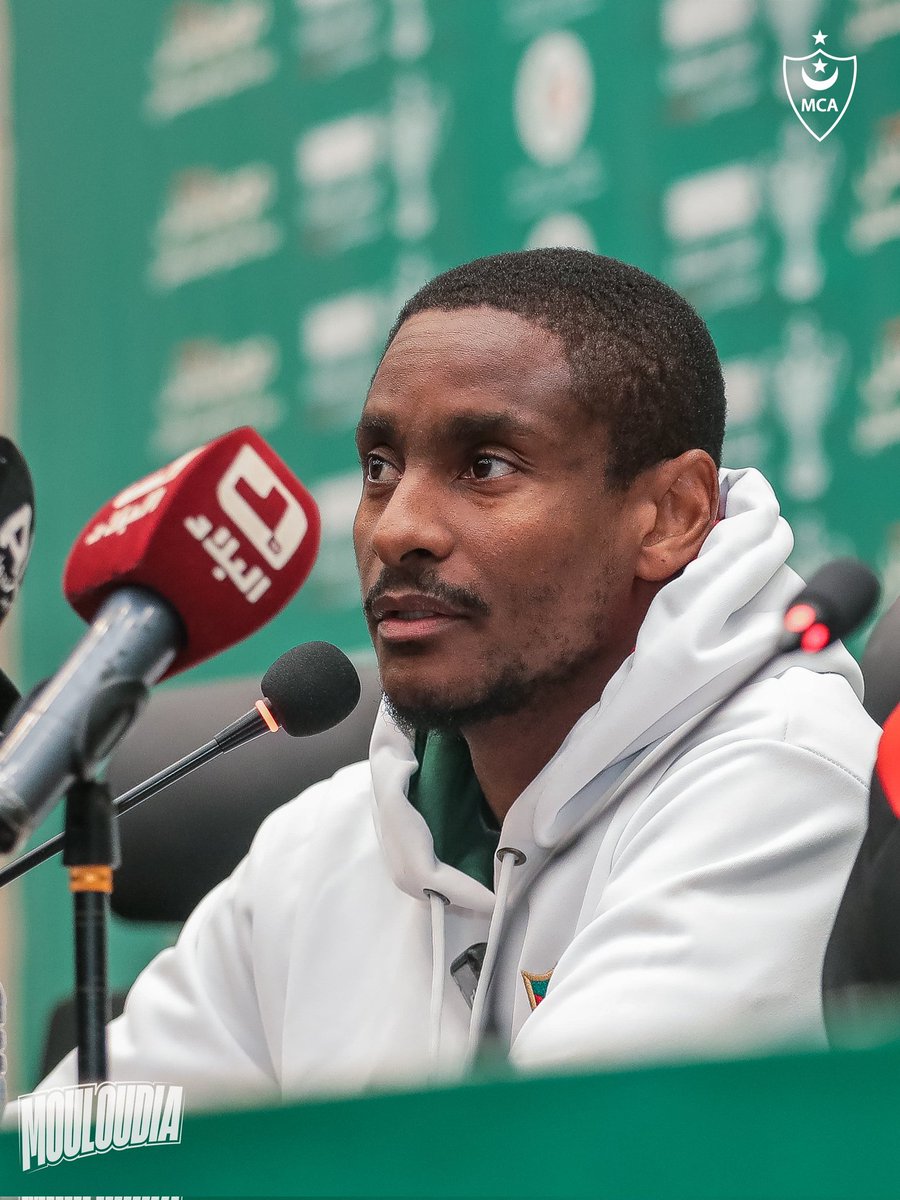 Constitution_94's tweet image. The son of the soil is about to lead MC Alger against USM Alger in a Algiers derby match

The match starts now

🔴🟢
#SuperCup
#MCAlger
#WeAreMCA