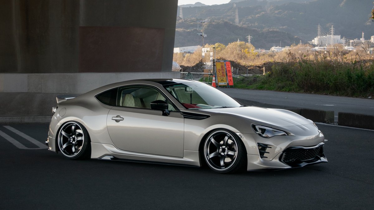 #86BRZ乗りのお友達を増やそうキャンペーン

白内装の変な色した86乗ってます。
同車種のお友達が欲しいです🙌