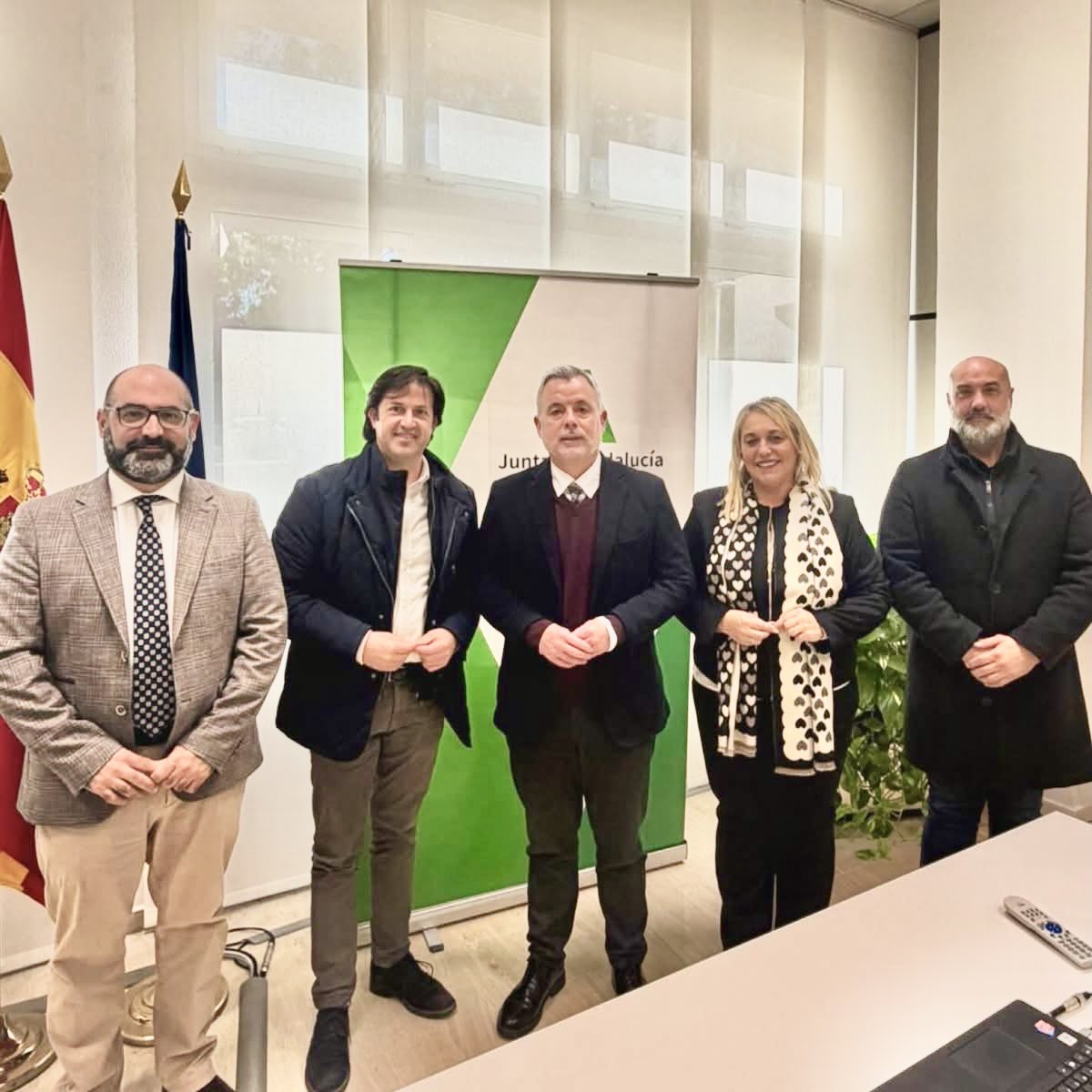Reunión con el viceconsejero de Sanidad, Nicolas Navarro, para seguir avanzando en la mejora de la atención sanitaria en la zona básica de Churriana de la Vega.

Trabajo y compromiso con nuestros vecinos.
Con Juanma Moreno, hay voluntad política para seguir avanzando.