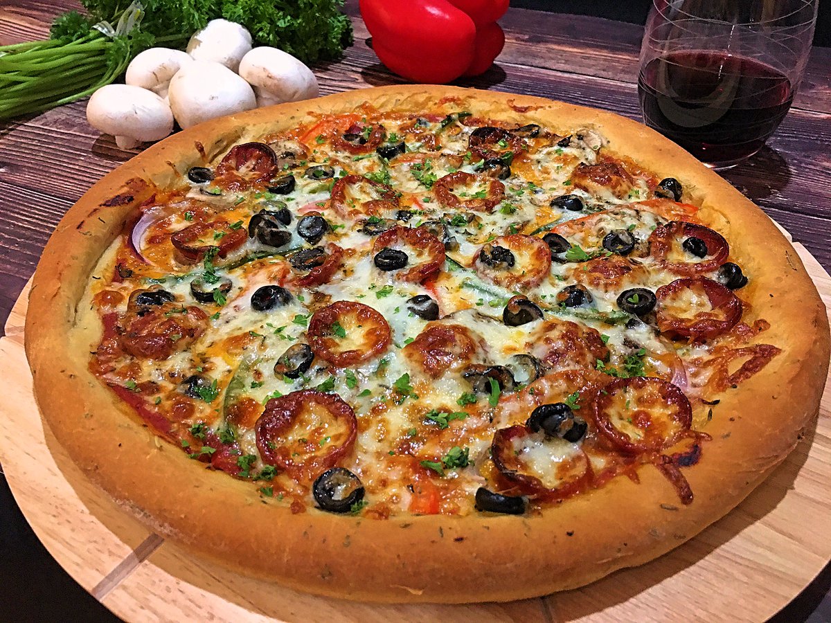 clubfoody1's tweet image. Today is World #PizzaDay 🍕
Pepperoni Pizza... always a favorite! 💖
(check out my previous posts 👇 for pizza recipes + more on CF WEBSITE😉)

#YouTube 📽️: youtu.be/e9ehRrOeTYM
RECIPE ➡️: clubfoody.com/cf-recipes/pep…

@EventGuideToday @DiningGuide2Day #RecipeOfTheDay